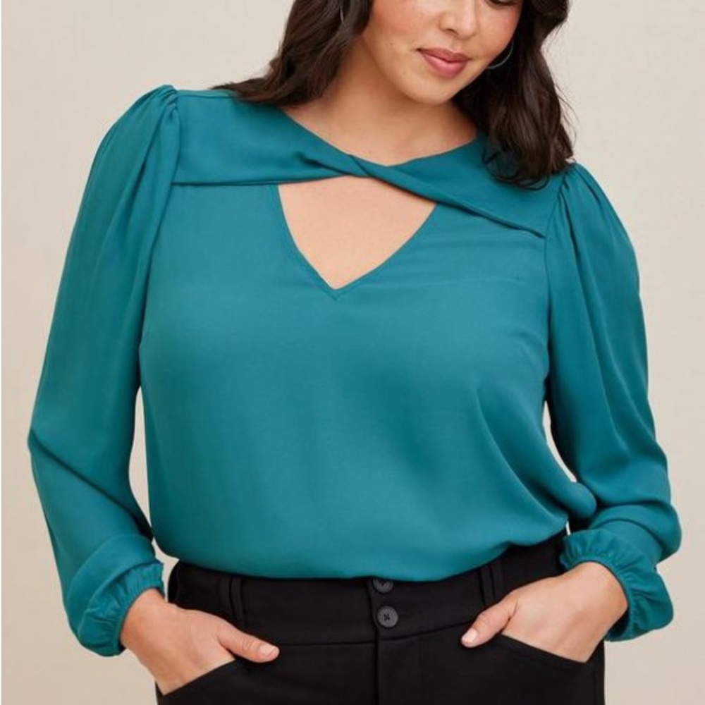 Torrid Georgette Twist Front Keyhole Blouse Size 3X